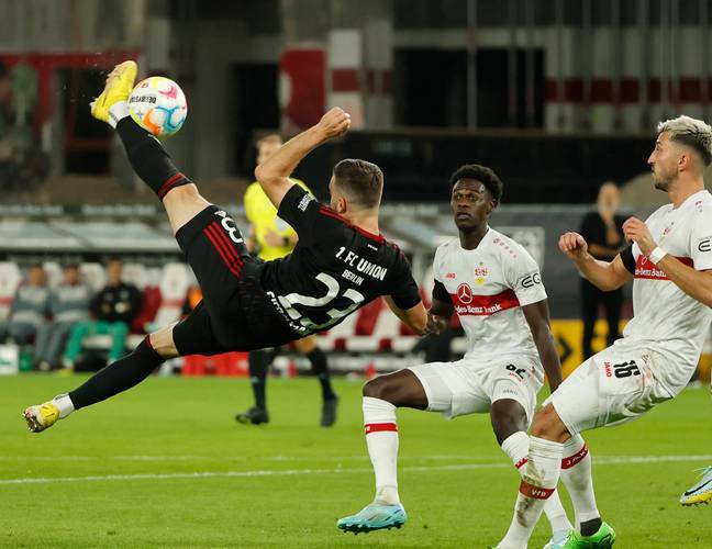 天博体育官网首页-亚特兰大训练开放日，赛前队长鼓劲引欢呼，德国杯在即，身体对抗强度拉满